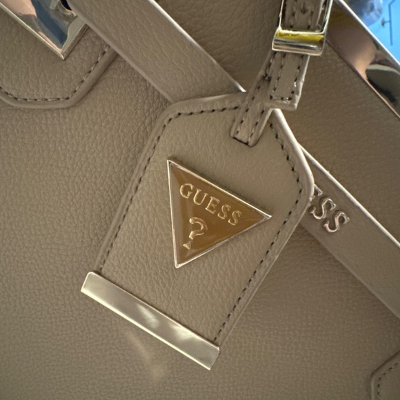 Guess bag - Picture 2 of 4